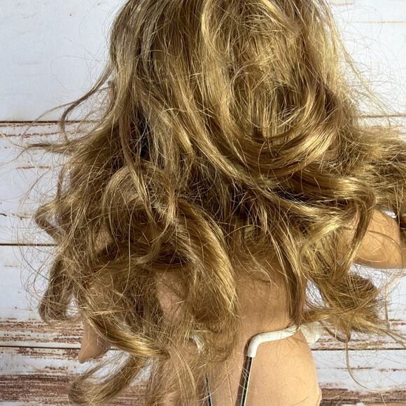 AMERICAN GIRL DOLL Tan Skin, Green Eyes, Light brown Hair Leah Clark - Picture 8 of 10